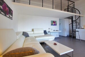 TV, DVD player - Modern property with Private Golf Practice, Private Pool, Garden, WiFi, Sea VIew (Campofelice Di Roccella)