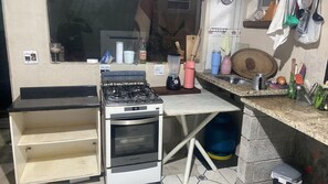 Kühlschrank, Ofen, Herdplatte, Mixer