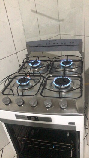 Fridge, oven, stovetop, blender - Beach house, right on the sand. (Ubatuba)