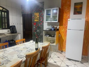Geladeira, fogão, cooktop, liquidificador