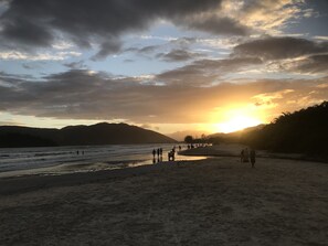 Beach nearby - Large and comfortable house 02 minutes from Lagoinha beach Ubatuba; Pet friendly (Ubatuba)