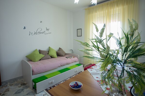 2 bedrooms, iron/ironing board, WiFi, bed sheets