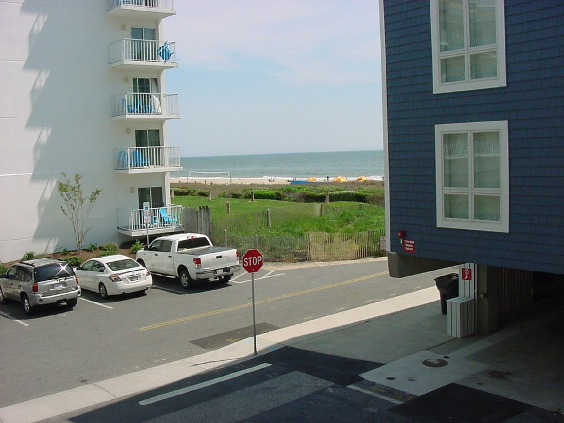 Lovely Condo - Ocean View - Steps to the Ocean