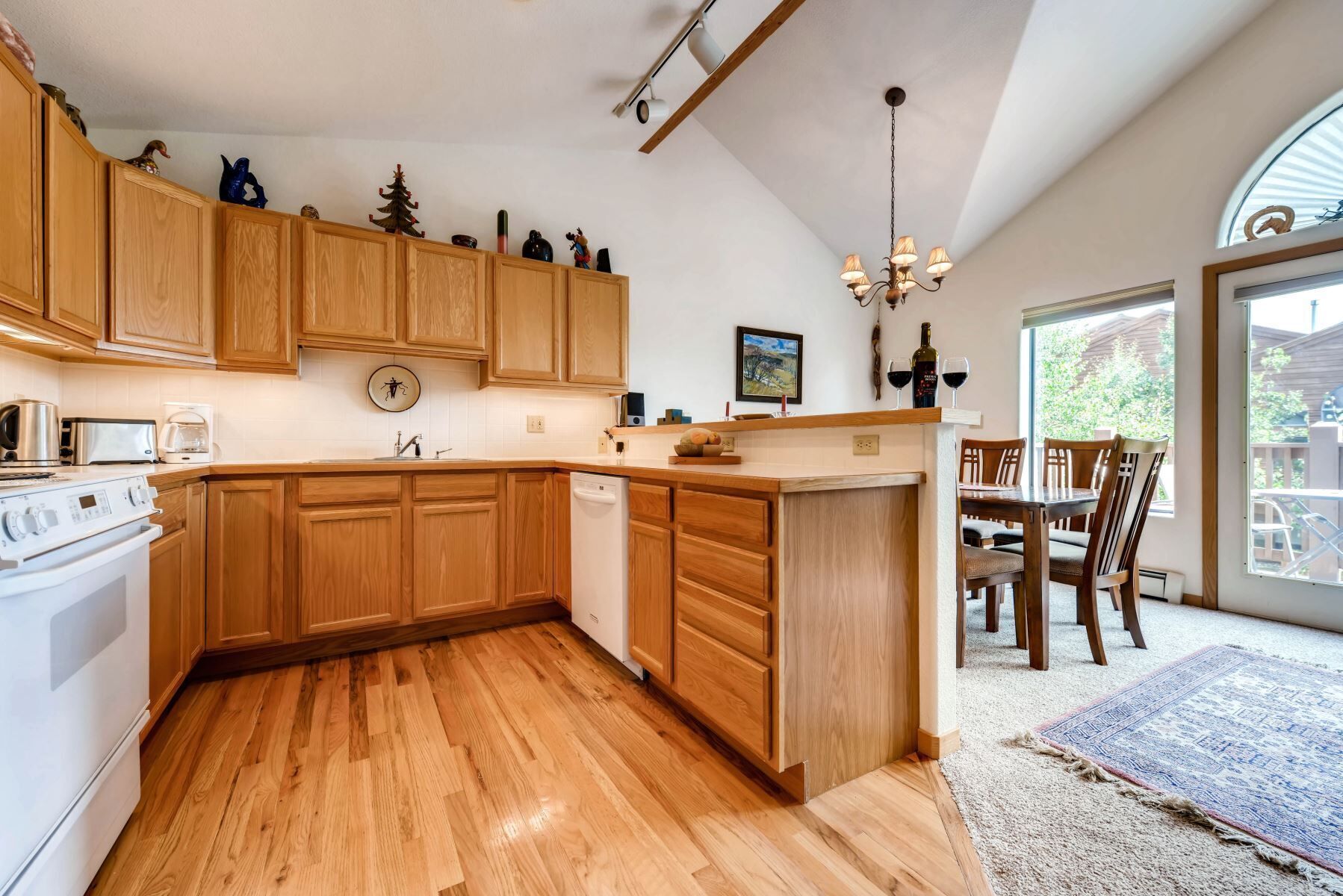Lakepointe 807B | 3BR/2BA