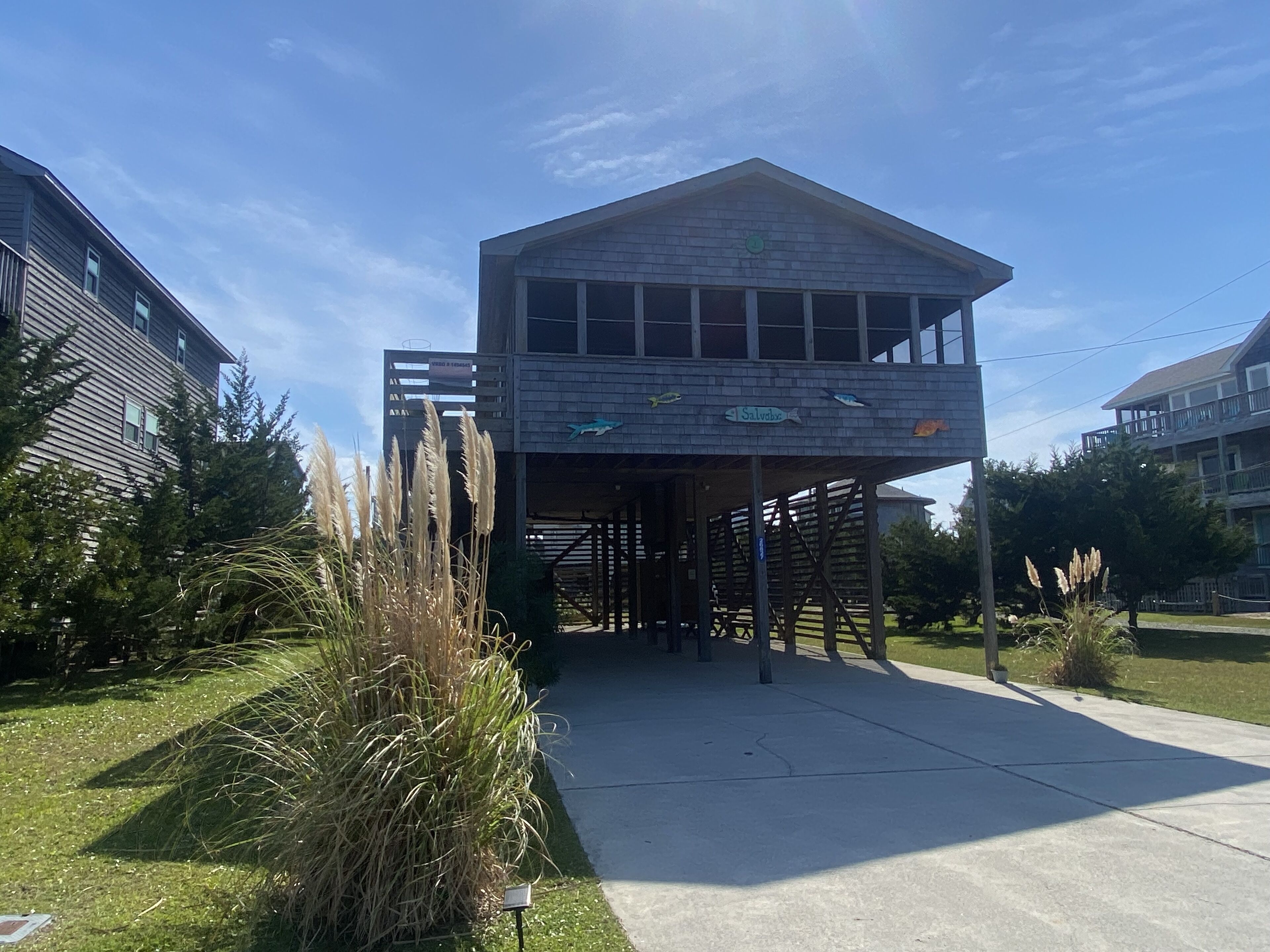 BEST porch ever, dogs are welcome, 5 min walk to the beach!