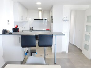 Fridge, microwave, oven, stovetop - Front line beach apartment, sea view, Salatar, Roses (Roses)