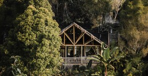 Loft, 1 cama de matrimonio grande, vistas a la montaña | Ropa de cama de alta calidad, caja fuerte, wifi gratis y ropa de cama