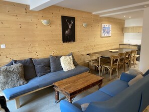 テレビ、DVD プレーヤー