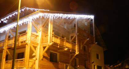 VARS-RISOUL Chalet seisoo 800 metrin päässä ensimmäisestä tuolihissiä