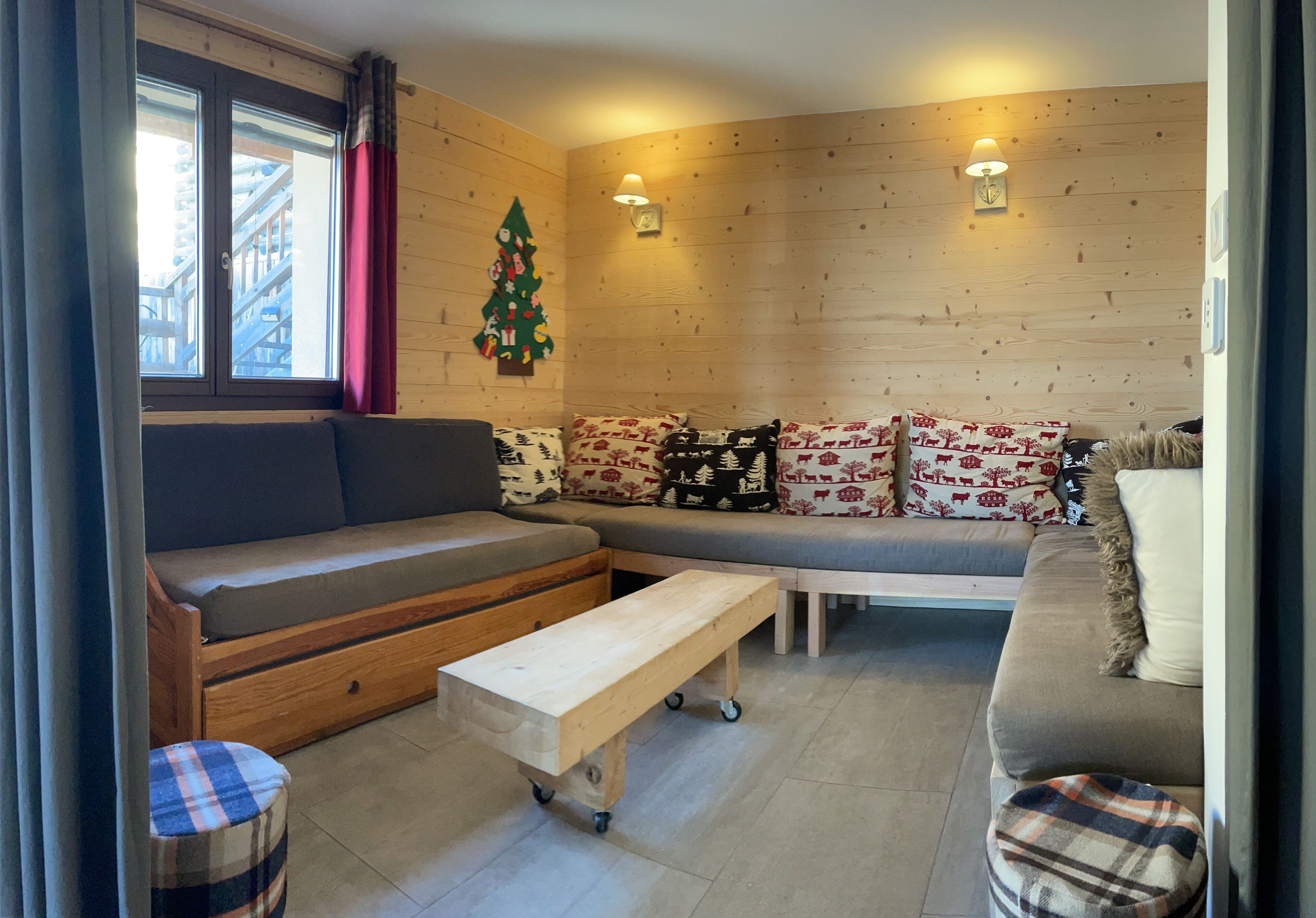 Een televisie en een dvd-speler