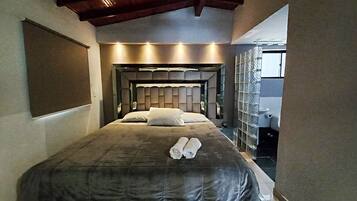 18 chambres, coffres-forts dans les chambres, fer et planche Ă repasser