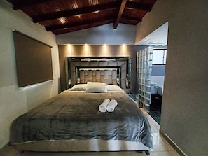 18 slaapkamers, een kluis op de kamer, een strijkplank/strijkijzer