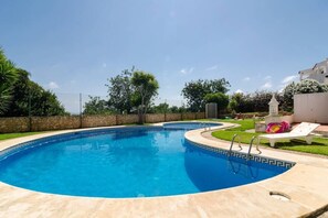 Outdoor pool - White Patio Albufeira, STUDIO terrace with pool access. Sea view (Albufeira)