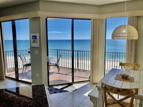 Awesome Views and 10 Foot Ceilings in this Penthouse Unit on the 15th floor!