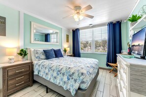 1 bedroom, iron/ironing board, free WiFi, bed sheets - Beautiful 1BR condo w/ heated pool on Clearwater Beach, perfect for seaside relaxation ➠.CBS 202 (Clearwater)