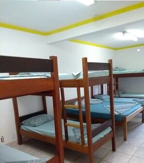 7 bedrooms, iron/ironing board, WiFi - Private room for up to 10 people, terrace with barbecue and TV.  (Jardim Rafael)