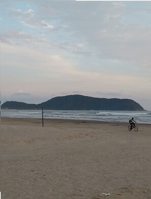 Beach - Private room for up to 10 people, terrace with barbecue and TV.  (Jardim Rafael)