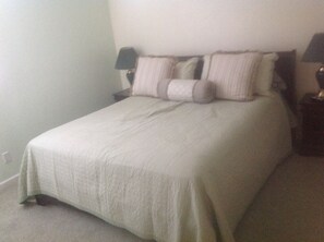 5 slaapkamers, een strijkplank/strijkijzer, wifi, beddengoed
