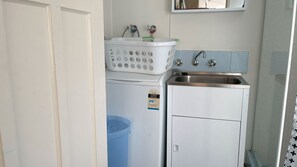Interior - EAGLETON COTTAGE - 5 MINUTE WALK TO THE BEACH. (South West Rocks)