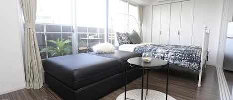 Down duvets, blackout curtains, free WiFi