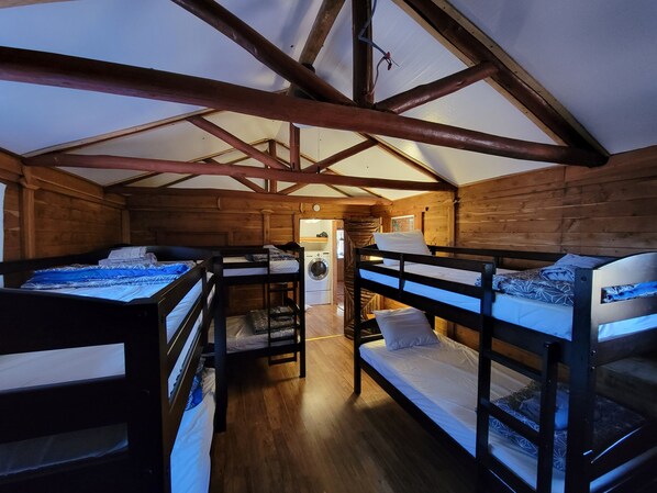 3 多间卧室、免费 WiFi、床单