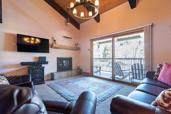 TV, fireplace, ping pong