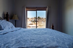3 bedrooms, free WiFi, bed sheets