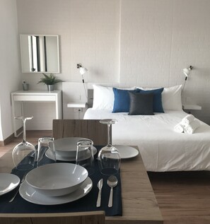 1 bedroom, desk, iron/ironing board, travel crib - Sunrise Creek Sea View Apartment B (Marsascala)