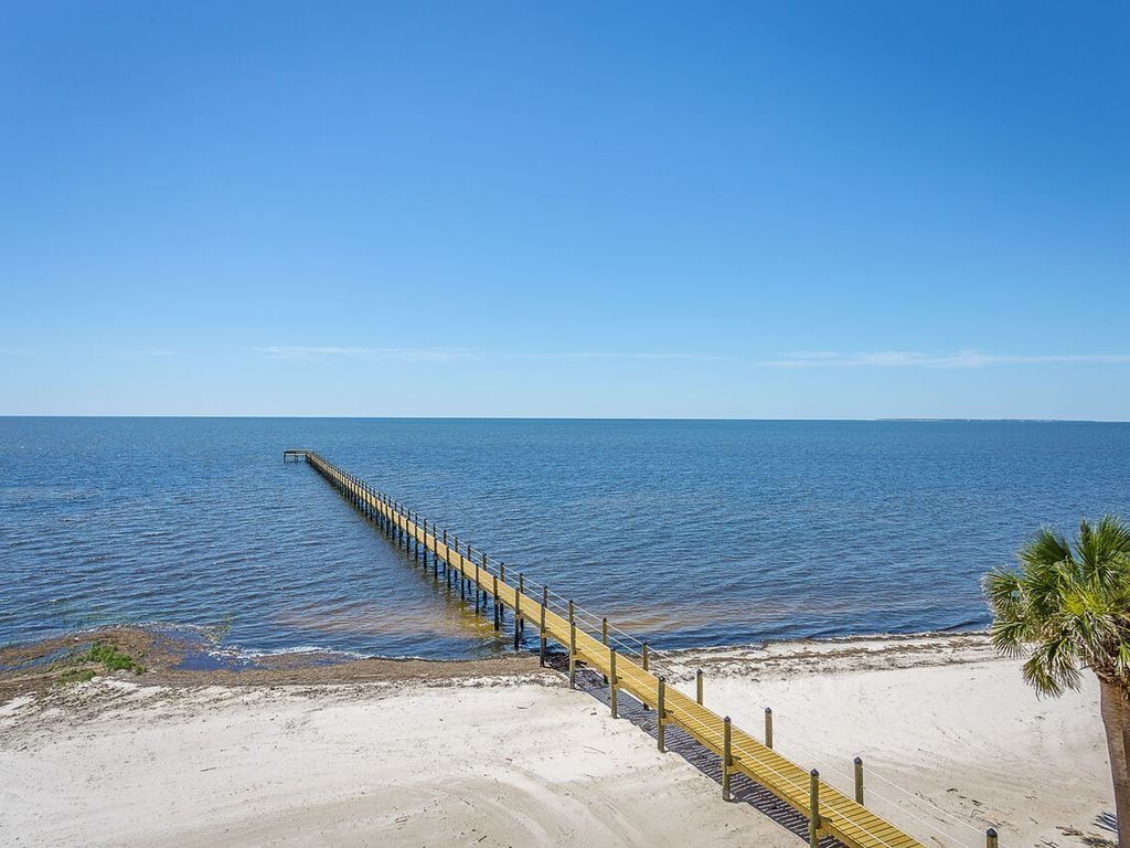 A-ROO-BA is a beautiful condo with everything you will need!