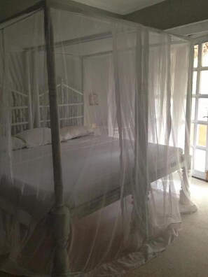 Classic Apartment, 3 Bedrooms, Pool View | 3 bedrooms, premium bedding, in-room safe, individually furnished