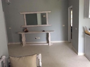 Apartamento clássico, 3 quartos, vista para a piscina | Sala de estar