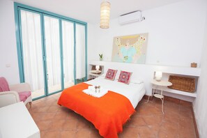 3 Schlafzimmer, Schreibtisch, Bügeleisen/Bügelbrett, Reisekinderbett