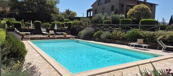 Panicale - Apartment in old farmhouse, quiet countryside, pool, lake views.
