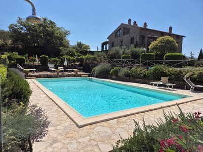 Panicale - Apartment in old farmhouse, quiet countryside, pool, lake views.