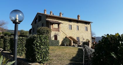 Panicale - Apartamento en antigua casa de campo, campo tranquilo, piscina, vistas al lago.
