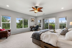 3 bedrooms, desk, iron/ironing board, travel cot - 🏡Enjoy Gorgeous Views🌲 in Most Prestigious Gated Community 🪫FREE Tesla charging🔋 (Auburn)