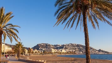 Una spiaggia nelle vicinanze
