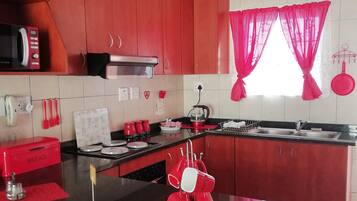 Microwave, cookware/dishes/utensils