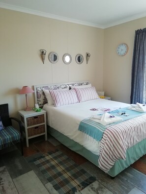 2 bedrooms, iron/ironing board, free WiFi, bed sheets - 69 on Sunrise Guest House on the beachfront. (Costa Da Gama)