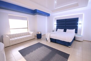 Premium bedding, in-room safe, iron/ironing board, free WiFi