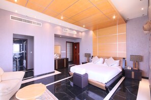 Penthouse, 5 Bedrooms, Sea View | Premium bedding, in-room safe, iron/ironing board, free WiFi - Elan Rimal Suites - JBR Dubai (Dubai)