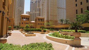 Courtyard - Elan Rimal Suites - JBR Dubai (Dubai)
