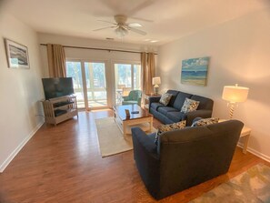 TV, DVD player - 3 bedroom. Gated community. Short walk to beach. (North Myrtle Beach)