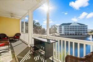 Property grounds - 3 bedroom. Gated community. Close walk to beach. Lake view. (North Myrtle Beach)