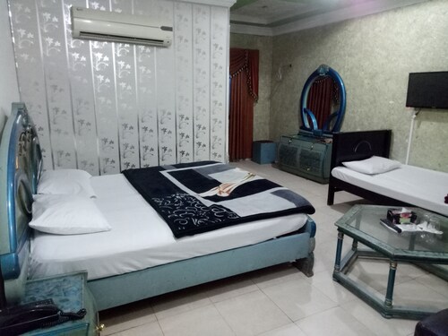 Sun Rise Guest House Multan