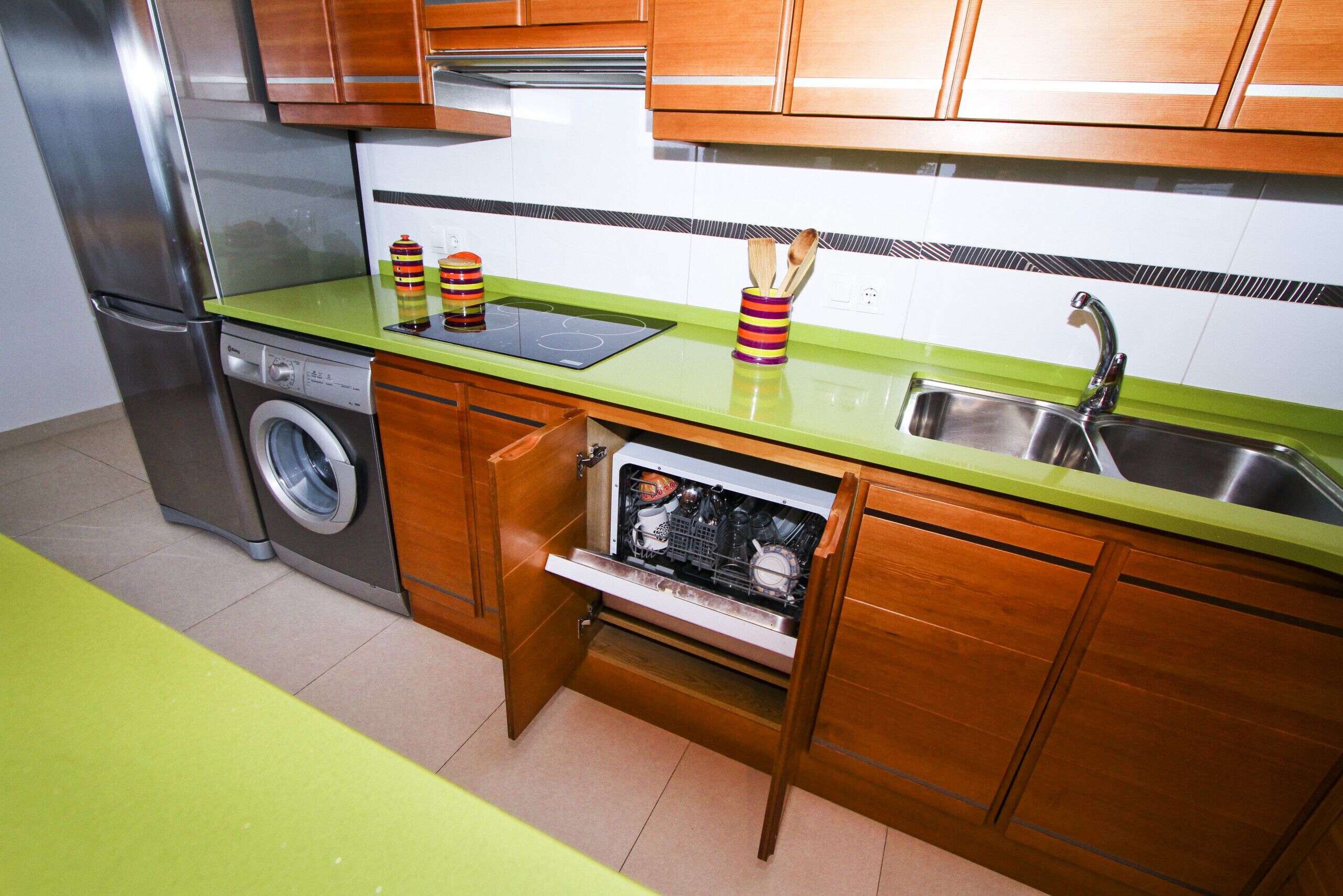 Køleskab, mikrobølgeovn, ovn, opvaskemaskine