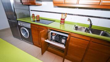 Refrigerador, microondas, horno y lavavajillas