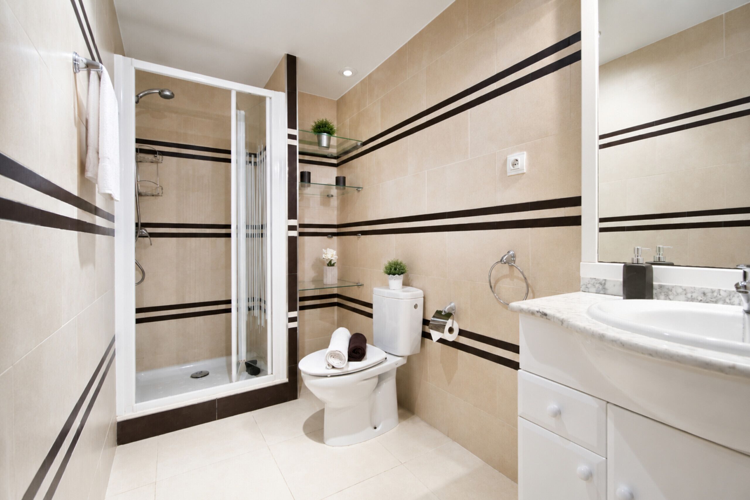 Een douche, handdoeken