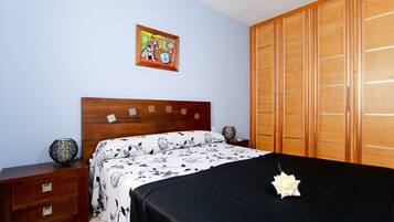 2 bedrooms, iron/ironing board, free WiFi, bed sheets