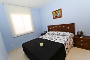 2 chambres, fer et planche à repasser, Wi-Fi gratuit, draps fournis